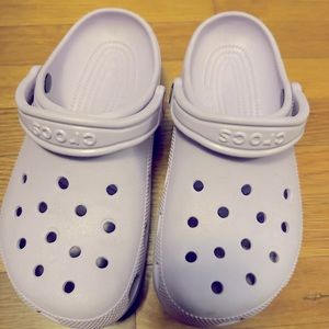 Size 9 lightly used lavender crocs.